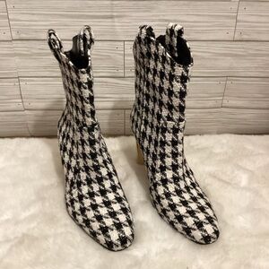 NWOT Stylish Black and White Houndstooth Women's Boots